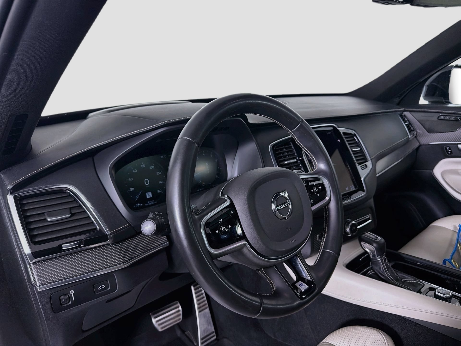 Used 2020 Volvo XC90 T5 R-Design w/ Protection Package Premier AWD/4WD image 10