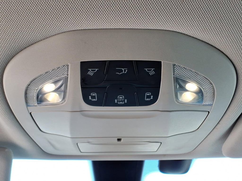 Used 2019 Chrysler Pacifica Touring-L image 17