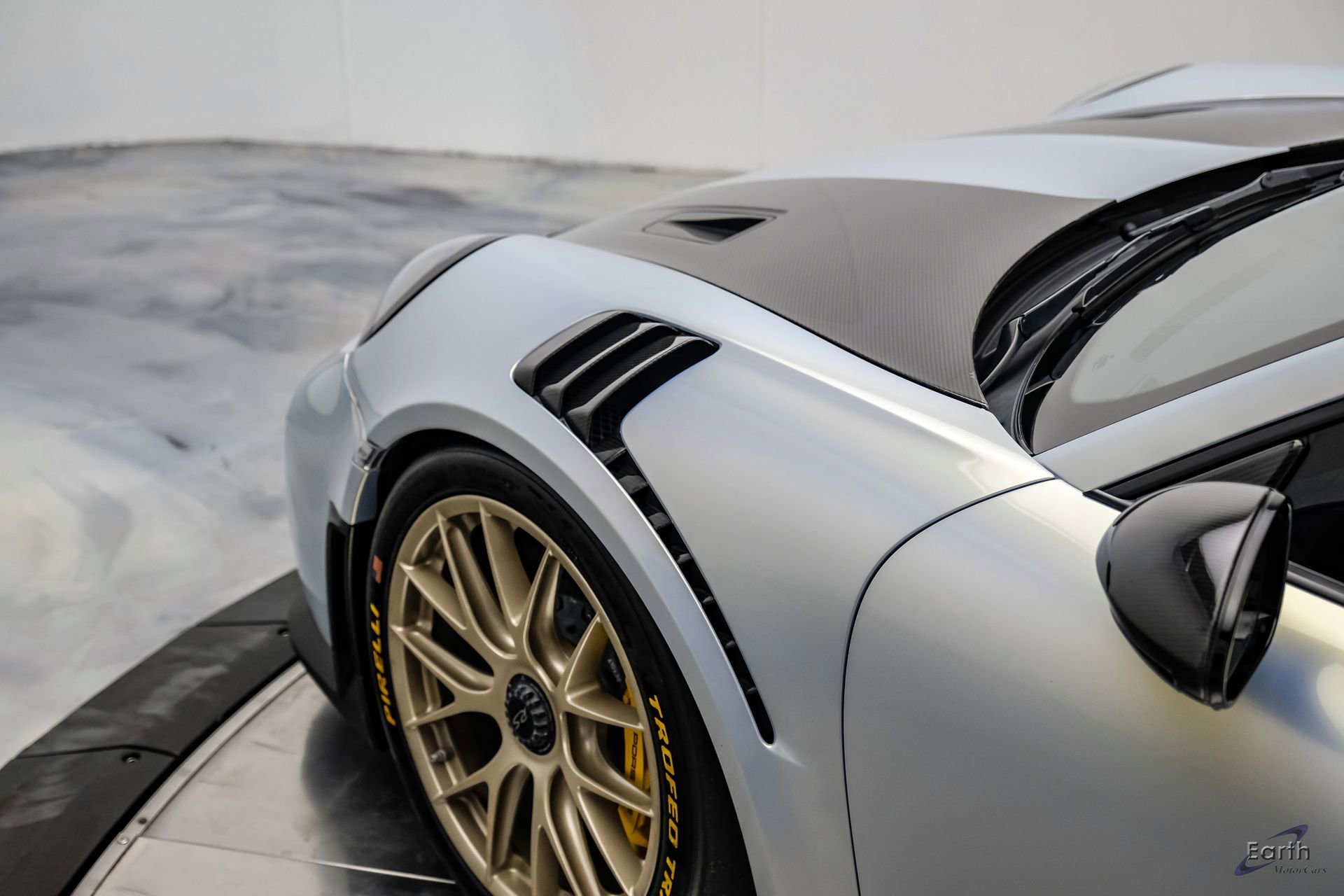 Used 2018 Porsche 911 GT2 RS w/ Weissach Package RWD image 40