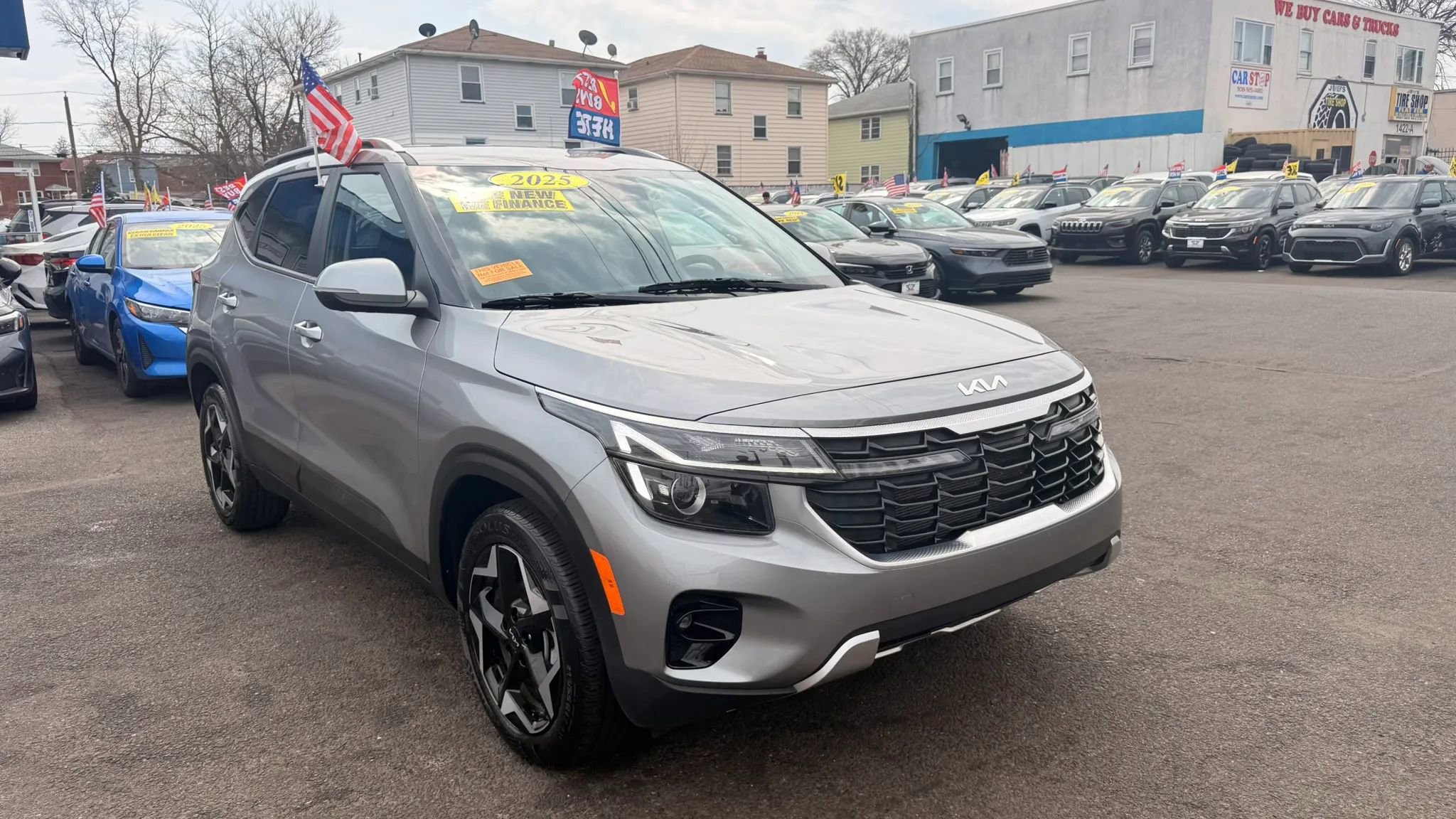 Used 2025 Kia Seltos S FWD image 2