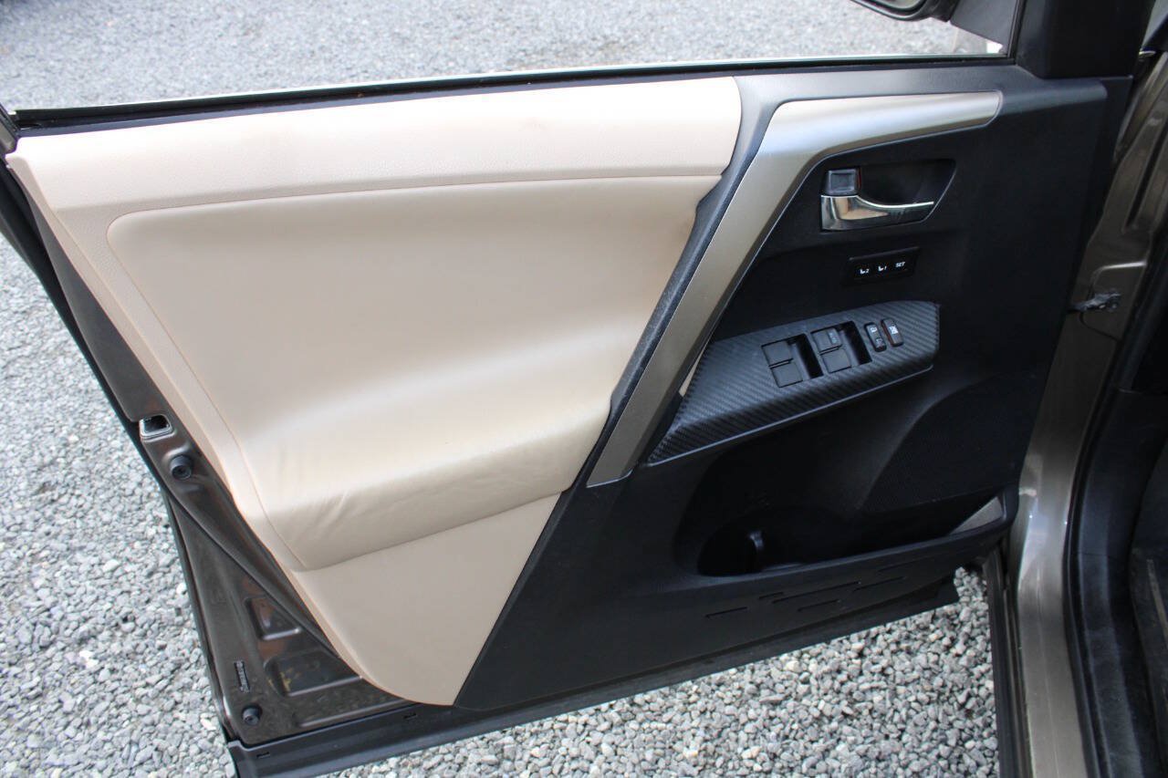 Used 2013 Toyota RAV4 Limited AWD/4WD image 22