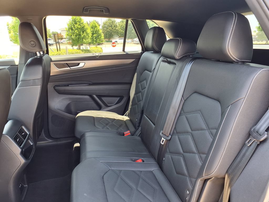 Used 2025 Volkswagen Atlas Cross Sport SE FWD image 18