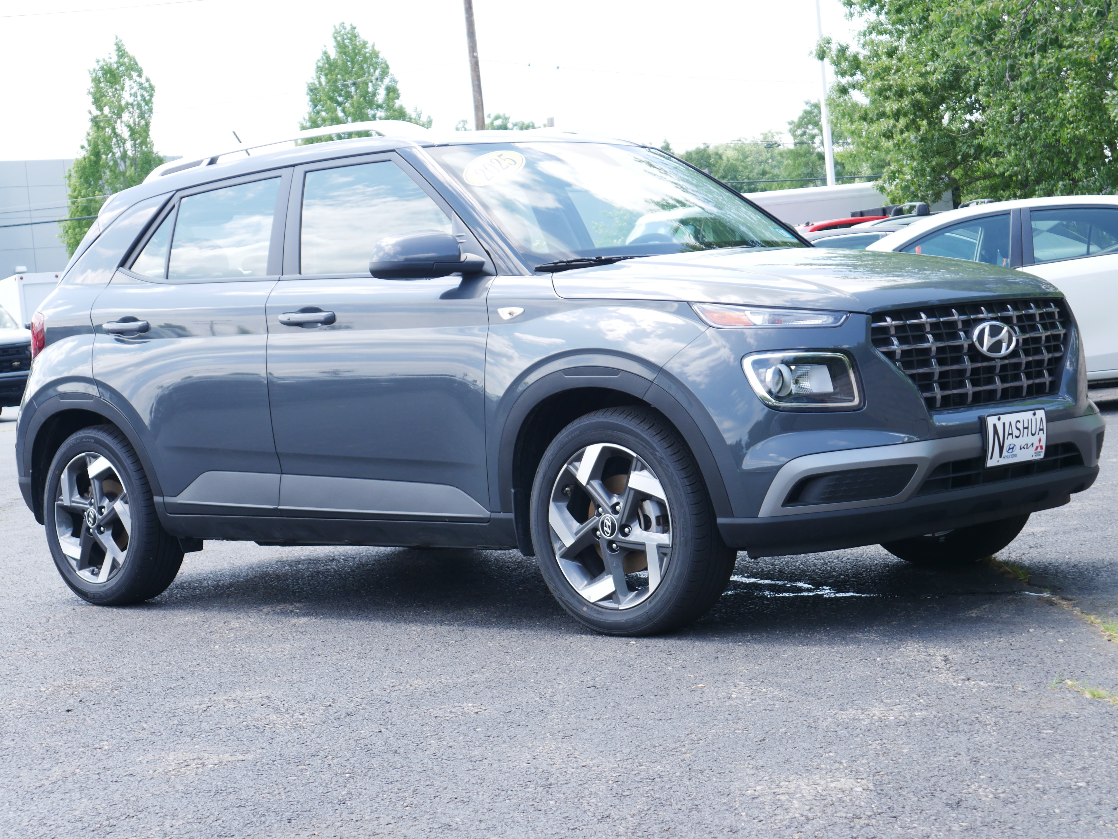 Used 2025 Hyundai Venue SEL FWD image 9