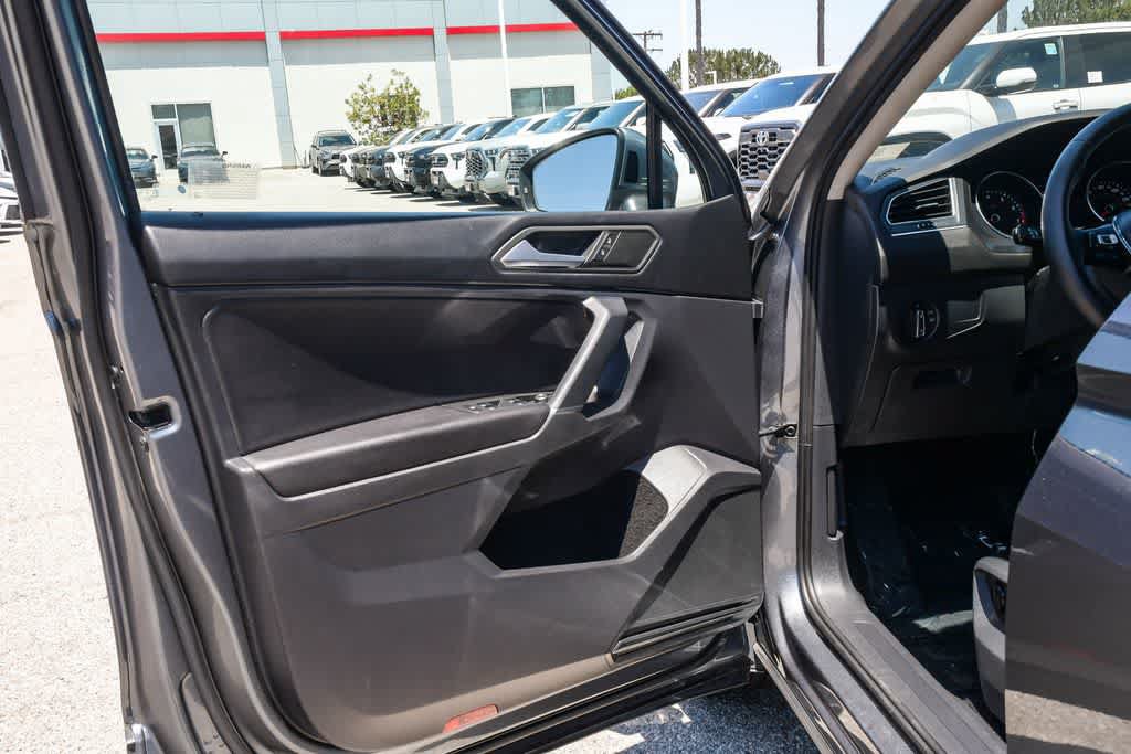 Used 2020 Volkswagen Tiguan SE w/ Panoramic Sunroof Package FWD image 26