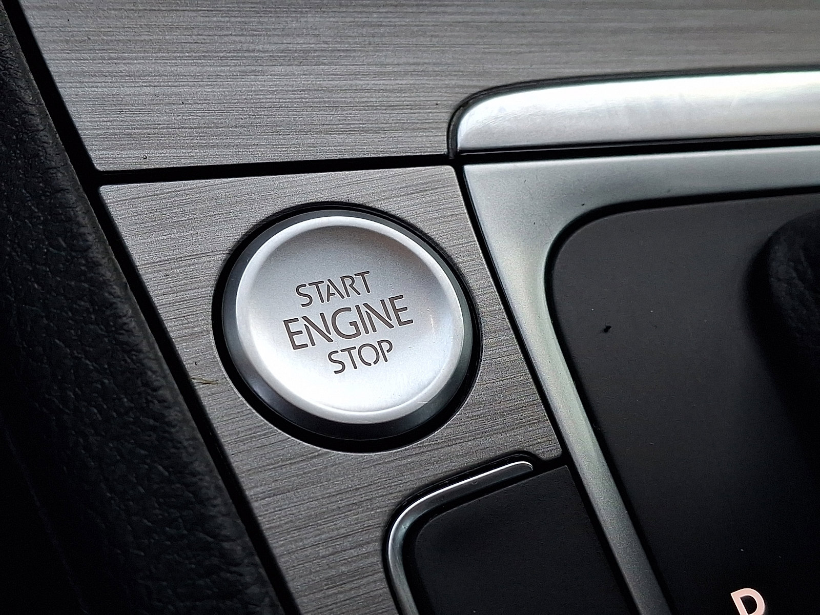 Used 2016 Volkswagen Golf SE image 23