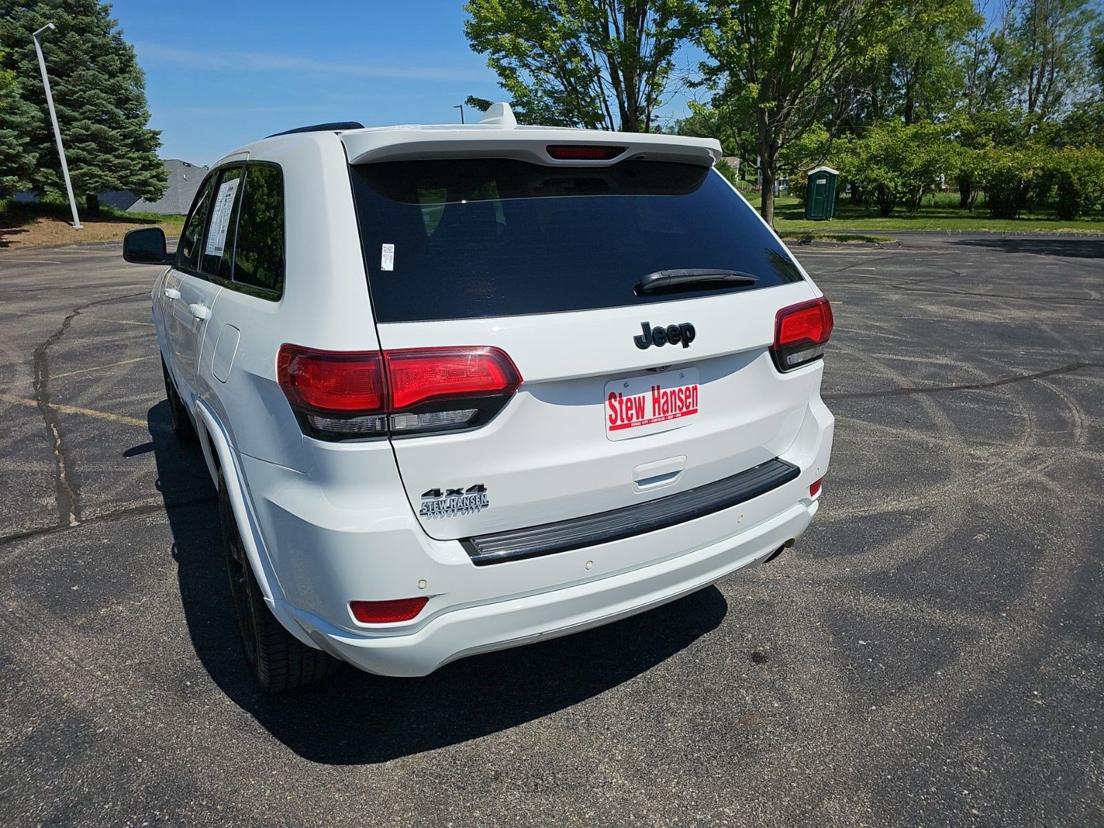 Used 2018 Jeep Grand Cherokee Altitude AWD/4WD image 3