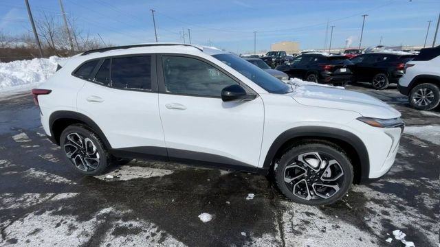 New 2026 Chevrolet Trax RS w/ Sunroof Package FWD image 3