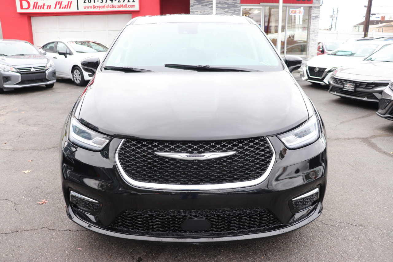 Used 2024 Chrysler Pacifica Limited image 8