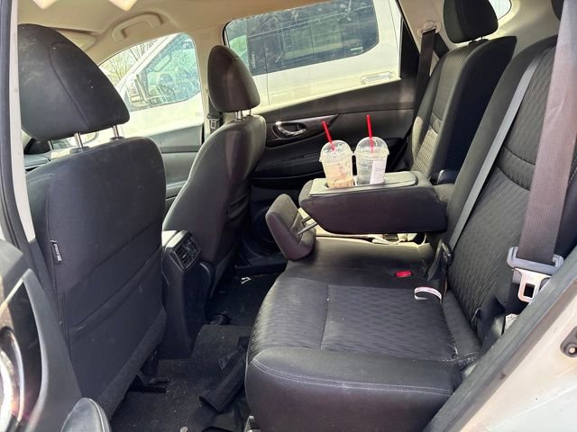 Used 2017 Nissan Rogue SV w/ SV Premium Package image 10