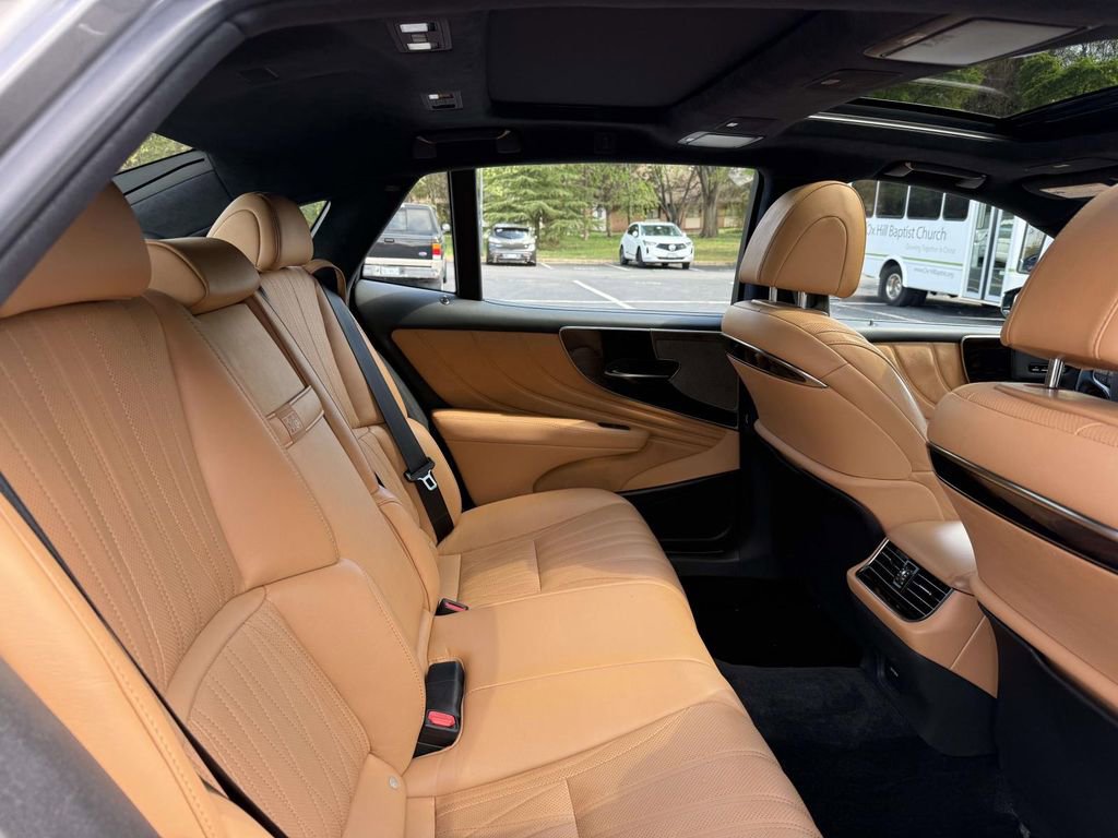 Used 2023 Lexus LS 500 AWD w/ Interior Upgrade Package image 17