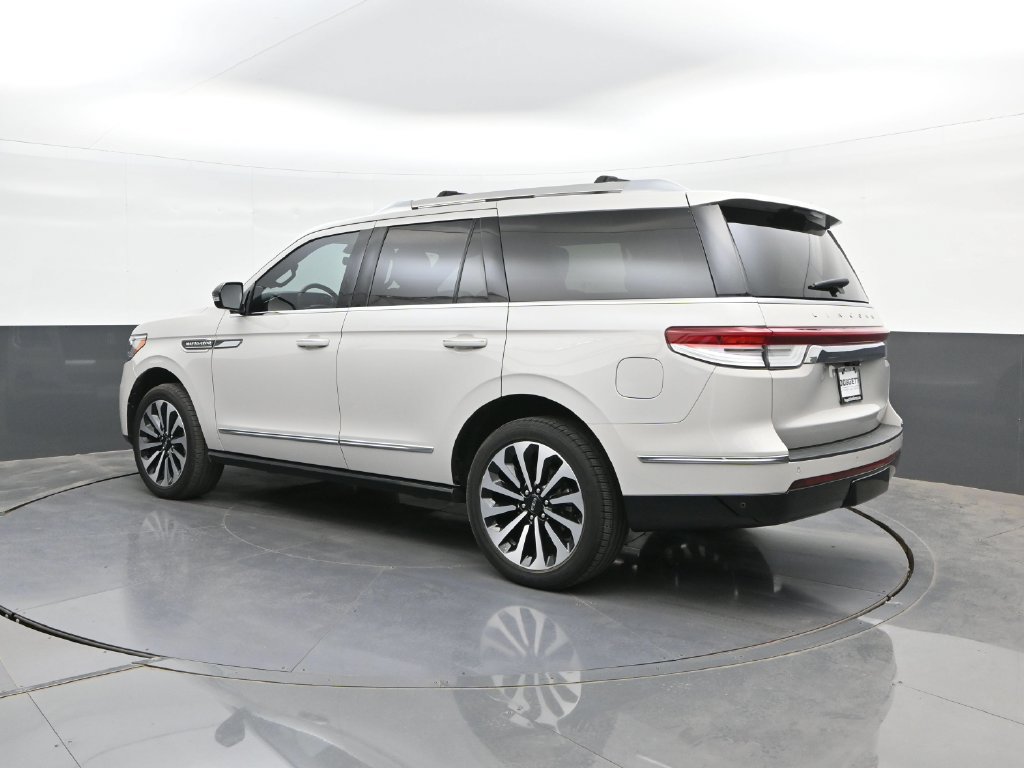 Used 2023 Lincoln Navigator Reserve RWD image 5
