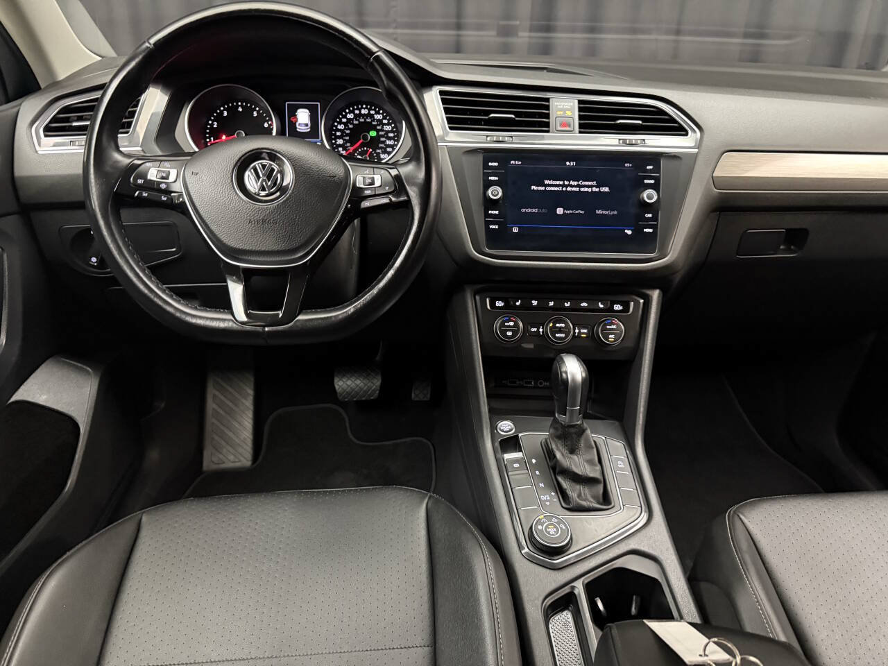 Used 2019 Volkswagen Tiguan SE w/ 3rd Row Seat Package AWD/4WD image 12