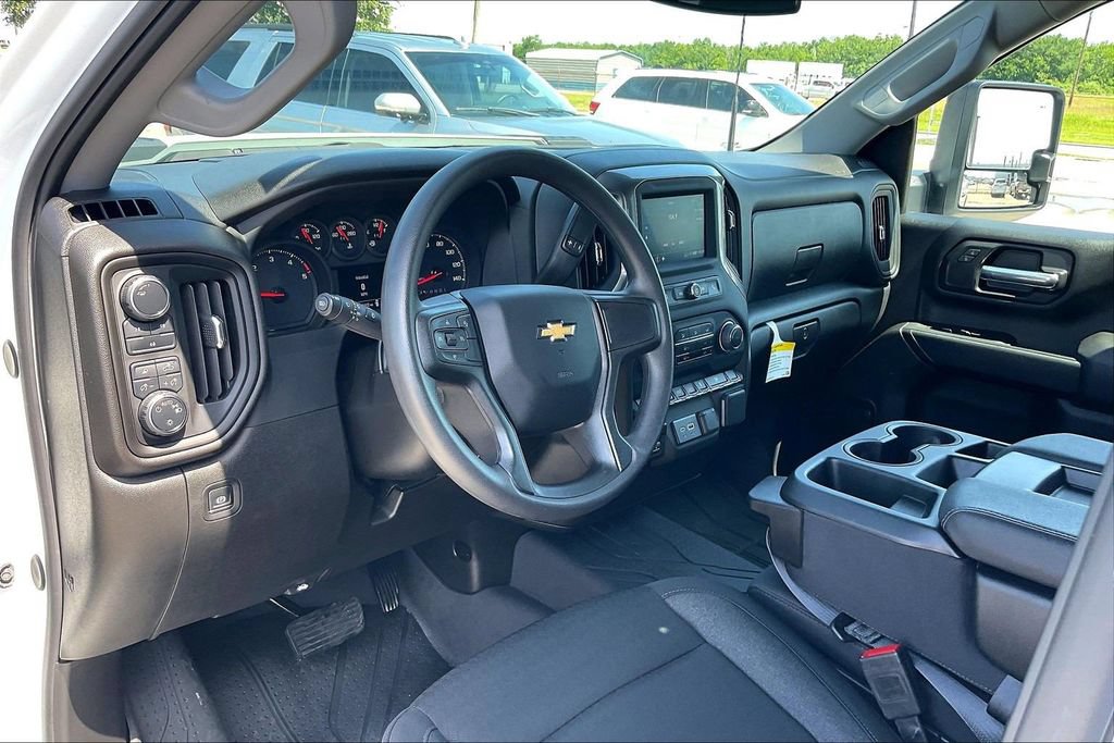 Used 2025 Chevrolet Silverado 2500 Custom w/ Custom Value Package AWD/4WD image 14
