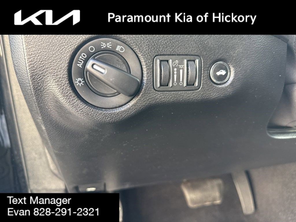 Used 2023 Dodge Challenger SXT image 17