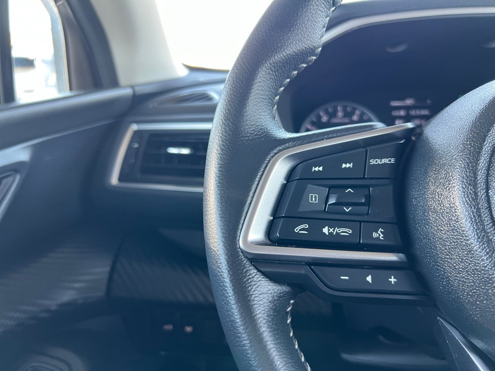 Used 2024 Subaru Ascent Premium w/ Convenience Package image 21