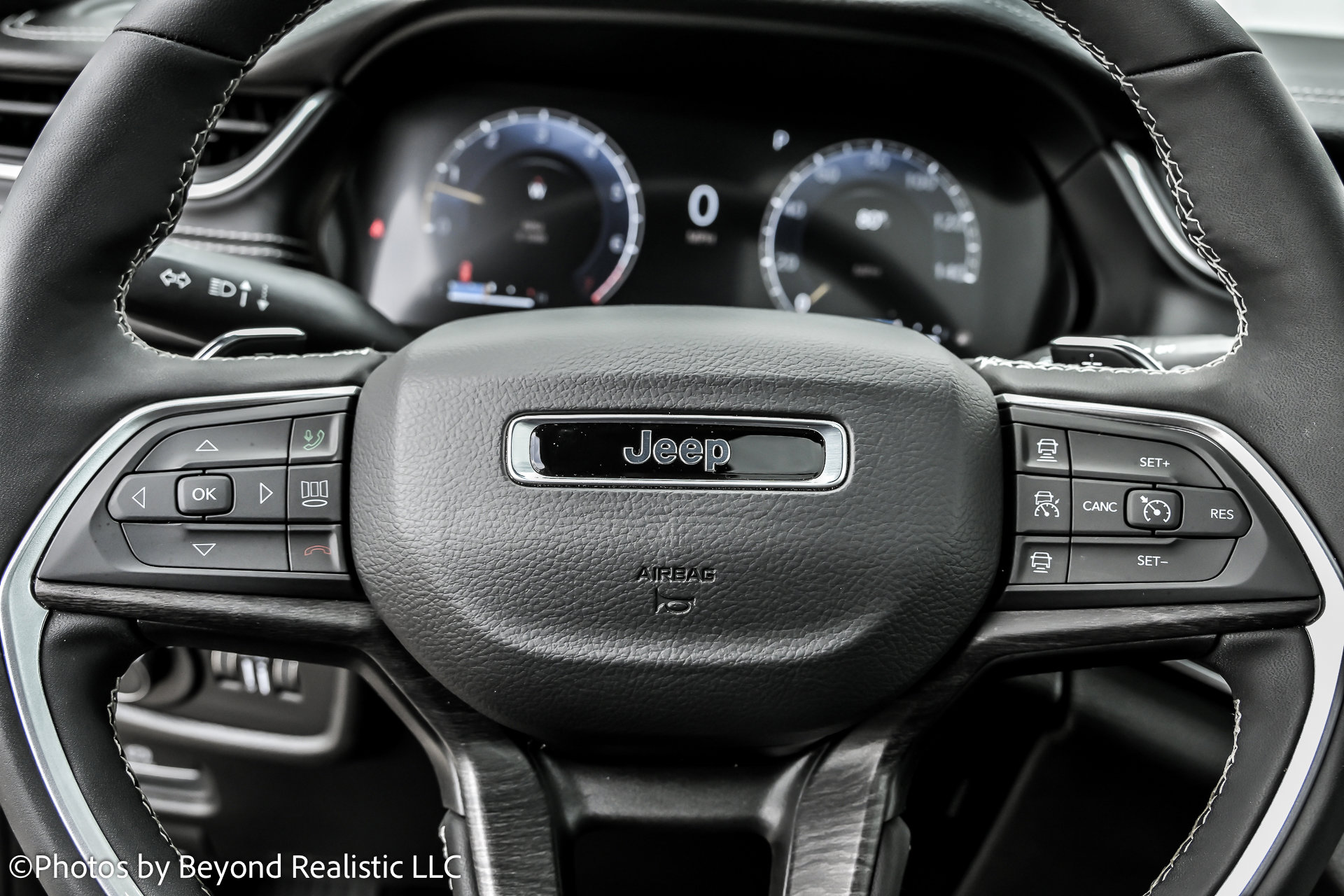 Used 2025 Jeep Grand Cherokee L Limited w/ Luxury Tech Group II image 38
