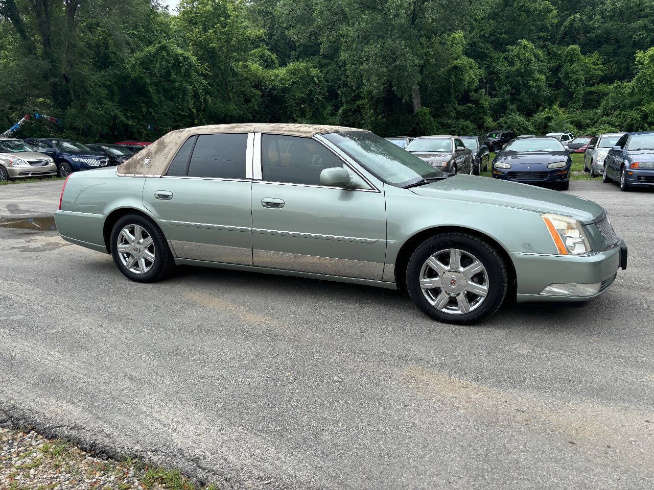 Used 2006 Cadillac DTS w/ Trunk Convenience Package FWD image 7