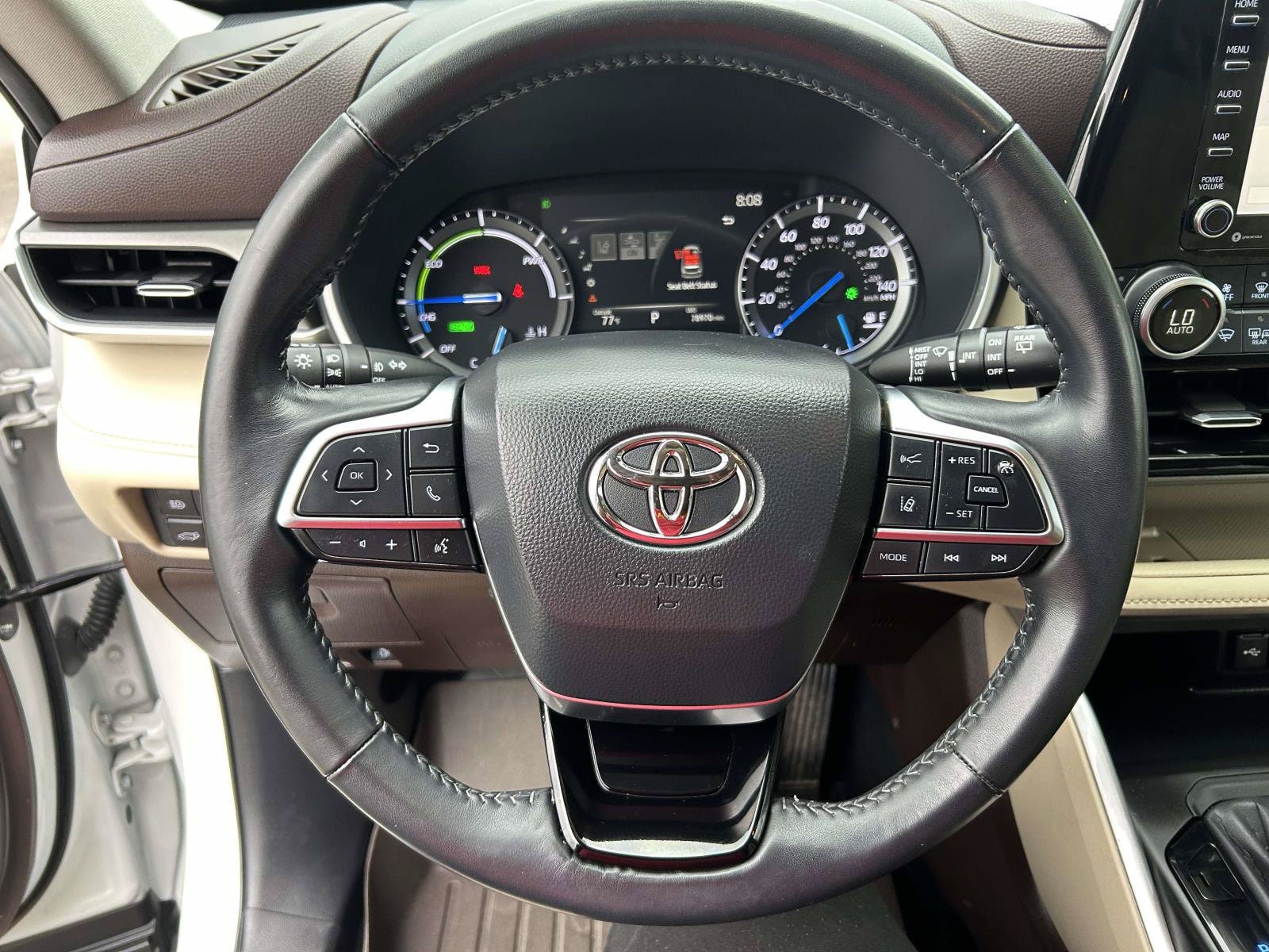 Used 2020 Toyota Highlander XLE FWD image 33
