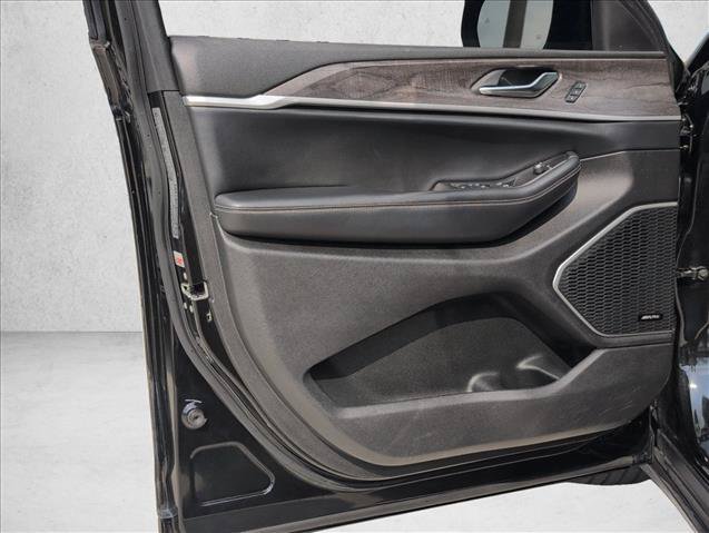 Used 2021 Jeep Grand Cherokee L Limited RWD image 10