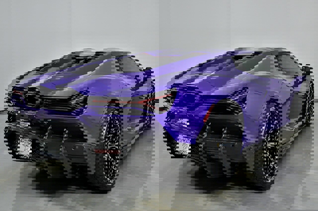 Used 2024 Lamborghini Revuelto image 15