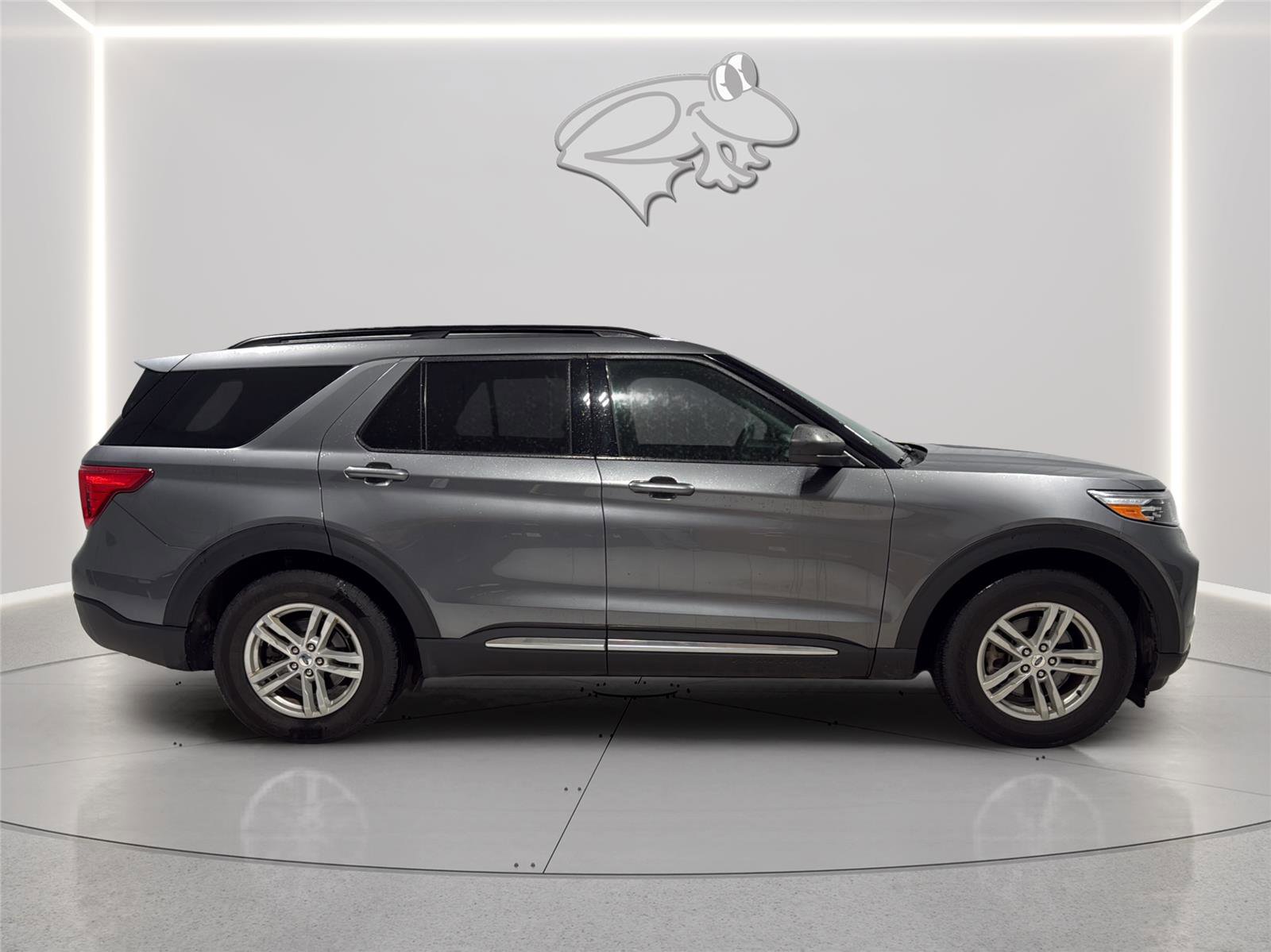 Used 2024 Ford Explorer XLT RWD image 6