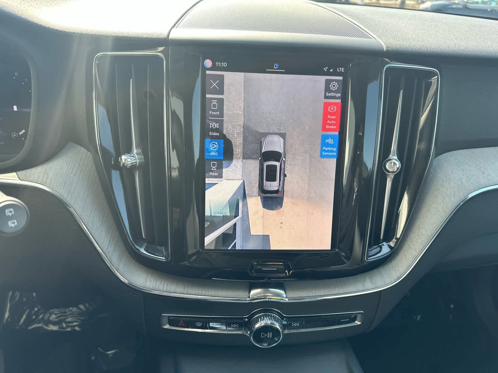 Used 2025 Volvo XC60 B5 Plus image 21