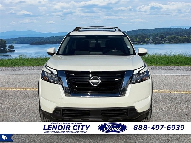 Used 2022 Nissan Pathfinder SV w/ SV Premium Package image 2