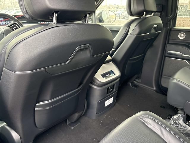 New 2026 Lincoln Navigator Reserve w/ Jet Appearance Package AWD/4WD image 16