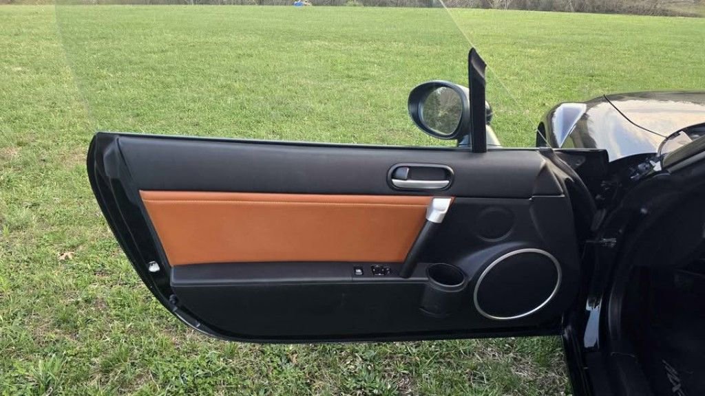 Used 2008 MAZDA MX-5 Miata Grand Touring w/ Premium Pkg image 7