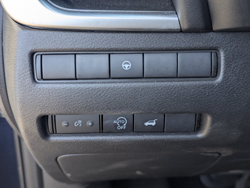 Used 2025 Nissan Rogue SV AWD/4WD image 22