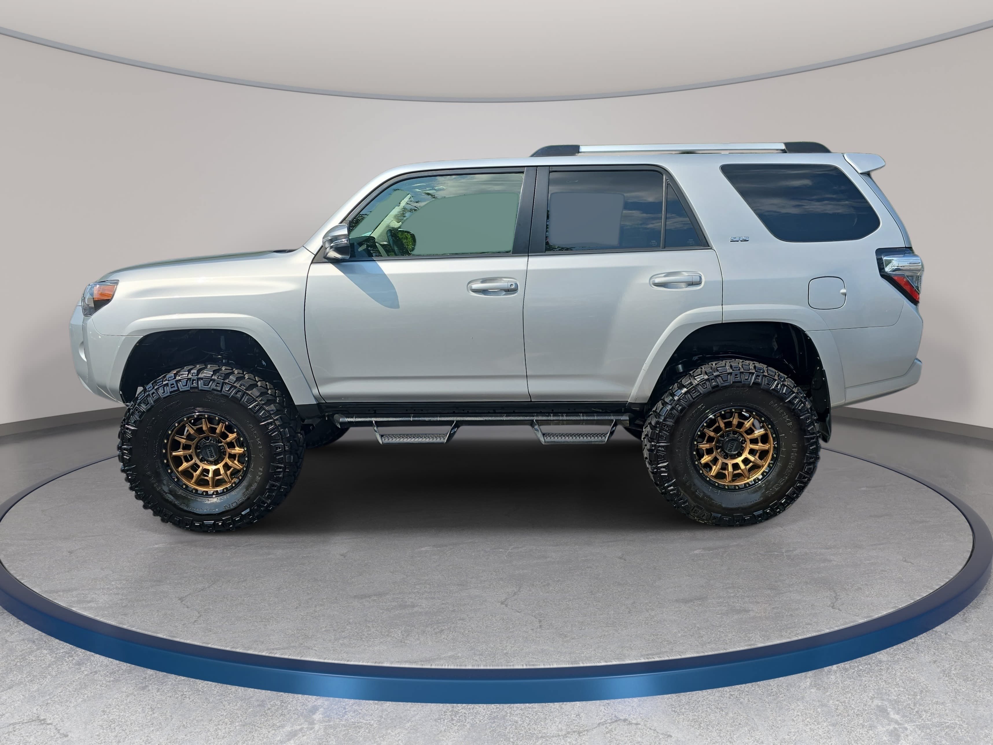 Used 2022 Toyota 4Runner SR5 Premium w/ Moonroof Package AWD/4WD image 8