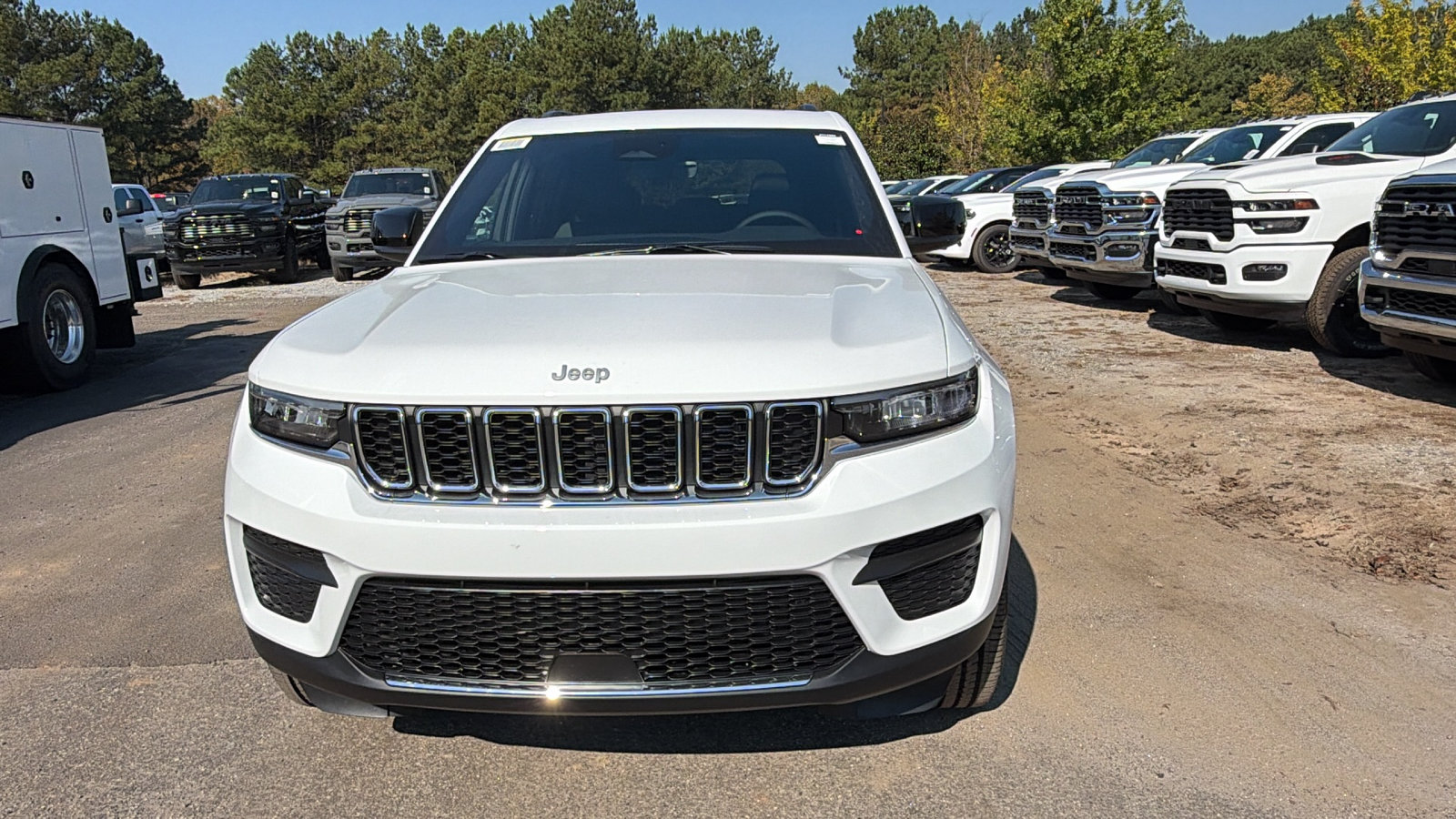 New 2027 Jeep Grand Cherokee Laredo X AWD/4WD image 3