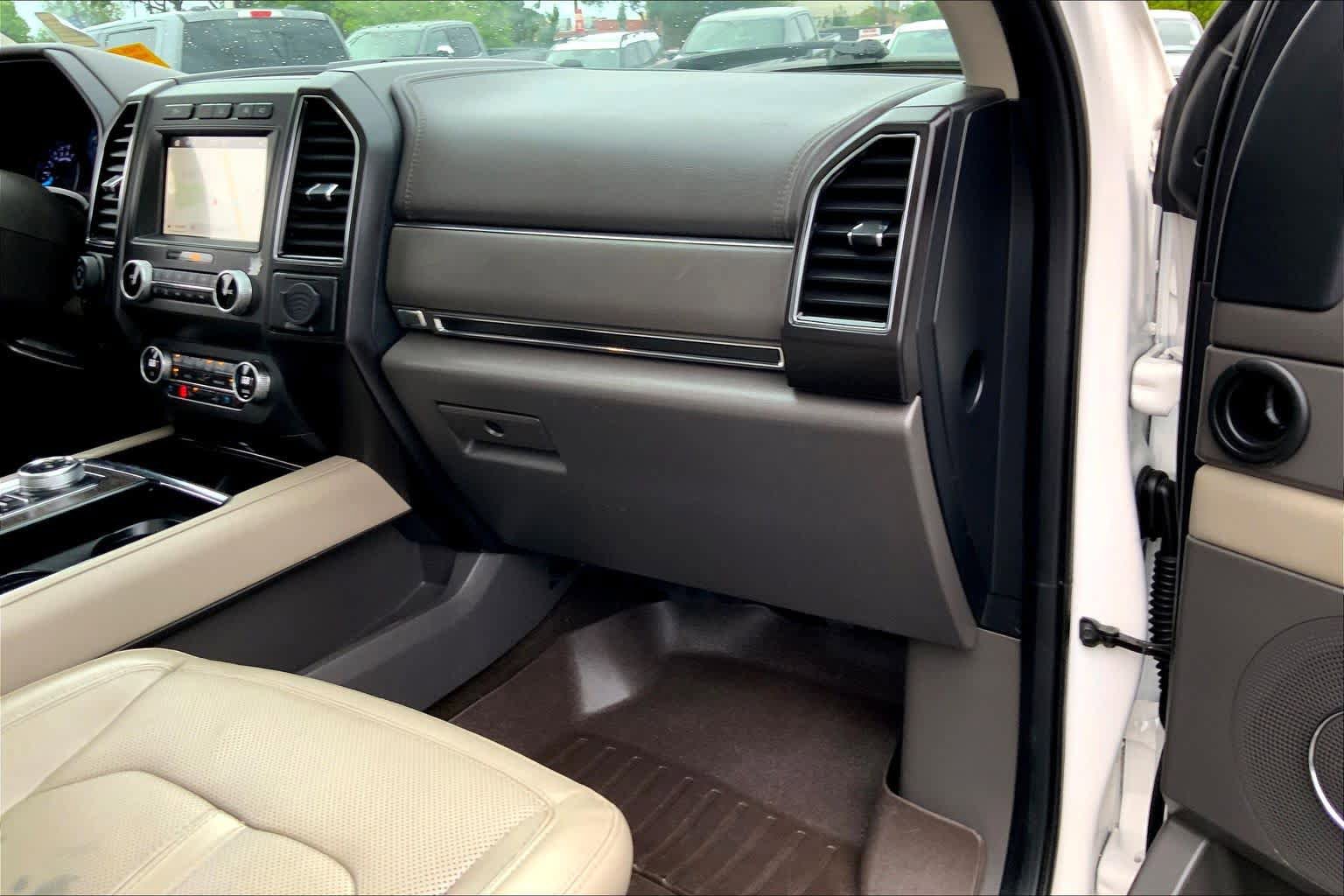 Used 2019 Ford Expedition Limited w/ Texas Edition Package RWD image 17