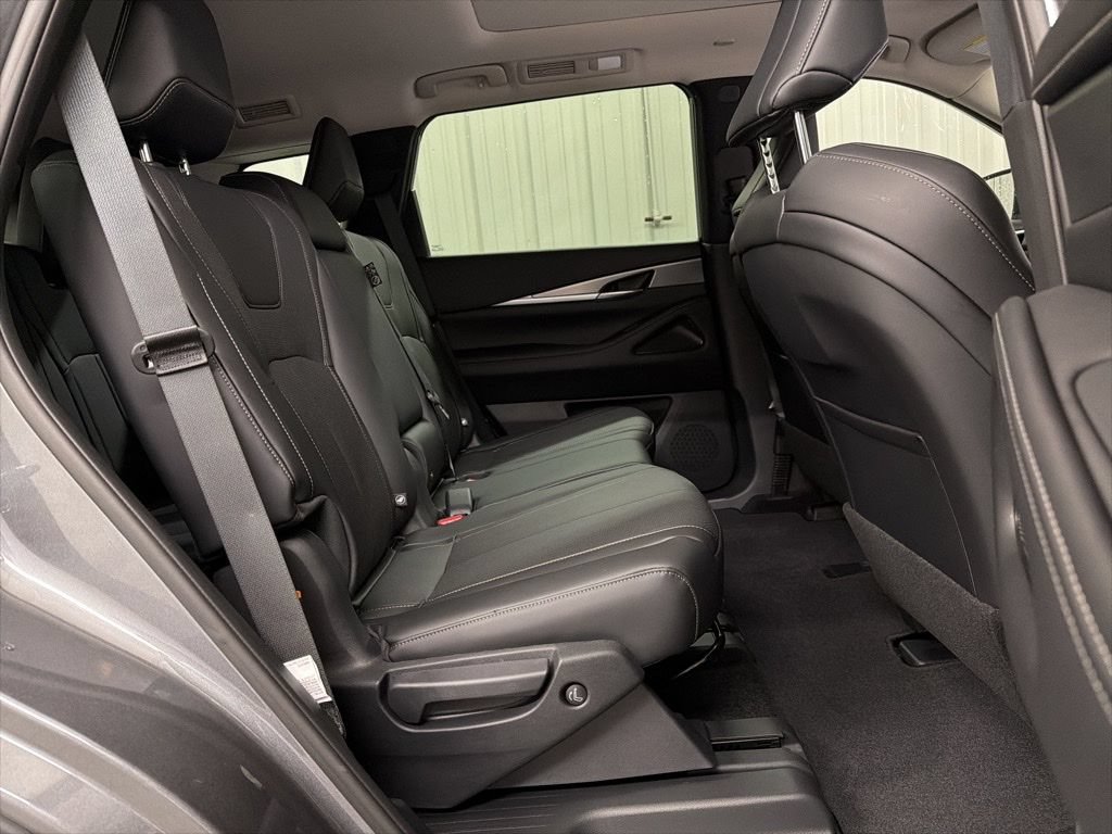 Used 2026 INFINITI QX60 Pure w/ Cargo Package FWD image 31
