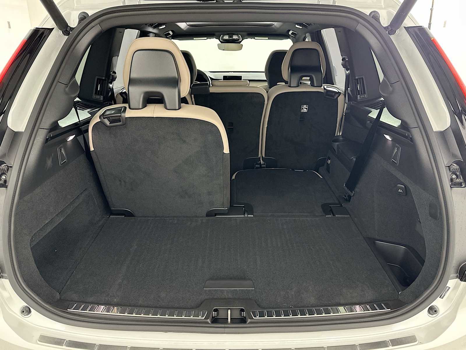 New 2026 Volvo XC90 B6 Plus w/ Protection Package Premier image 25