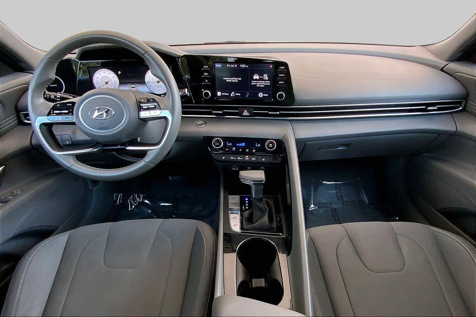 Used 2022 Hyundai Elantra SEL w/ Convenience + Premium Package FWD image 16