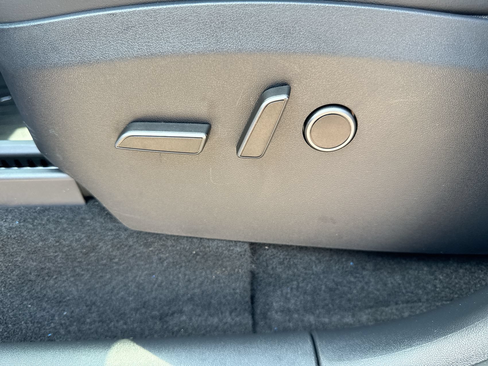 Used 2025 Tesla Model Y Long Range AWD/4WD image 12