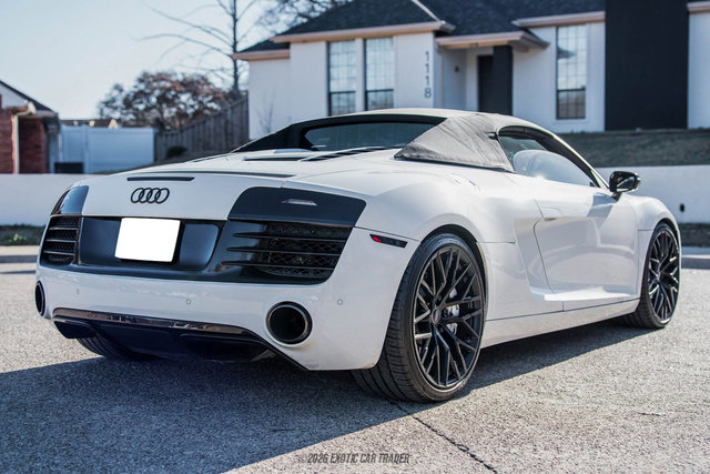 Used 2015 Audi R8 V8 w/ Full Leather Package image 20