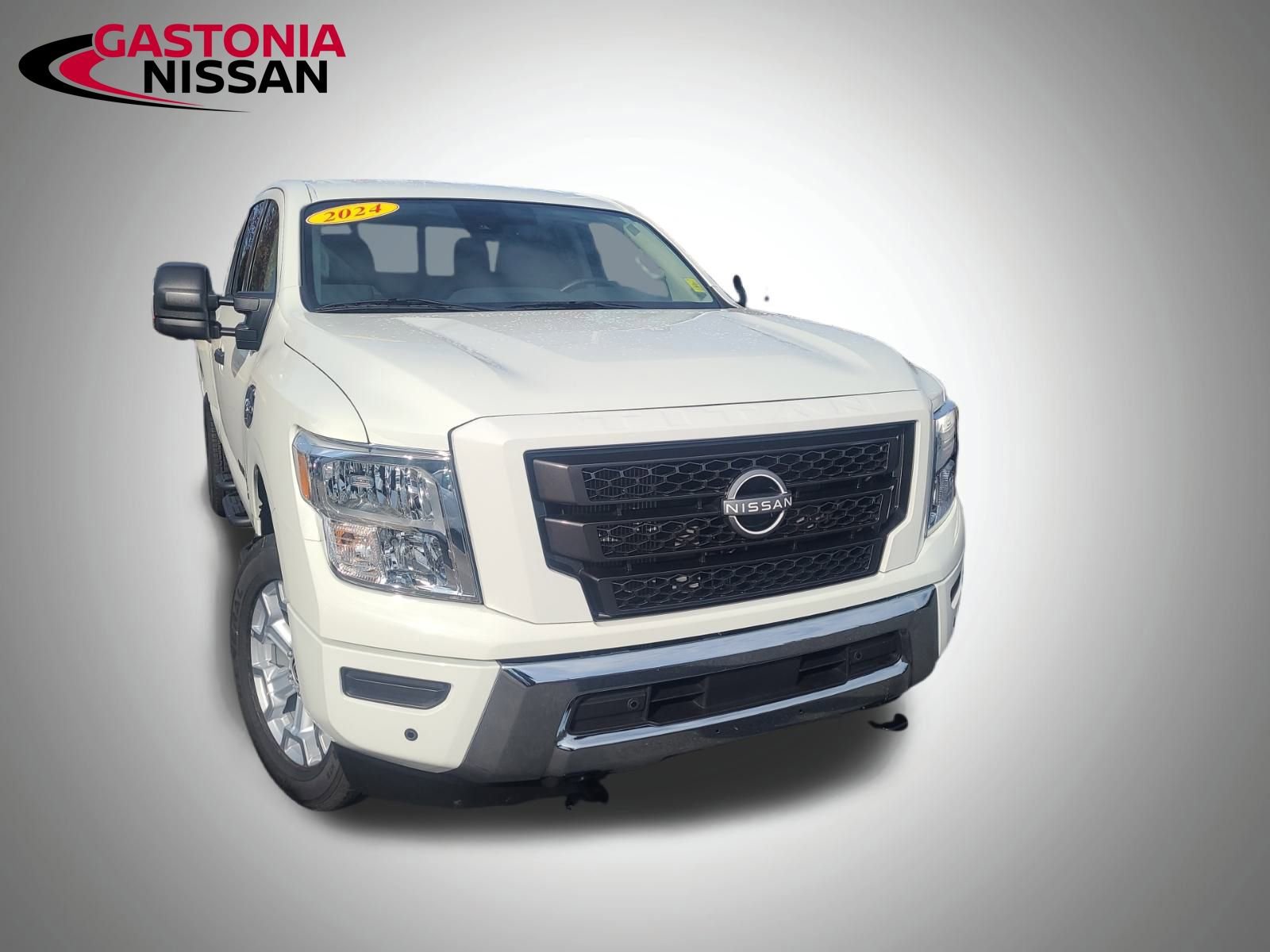 Used 2024 Nissan Titan SV w/ SV Convenience Package image 3