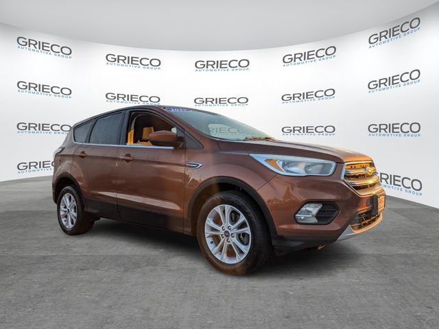 Used 2017 Ford Escape SE image 1