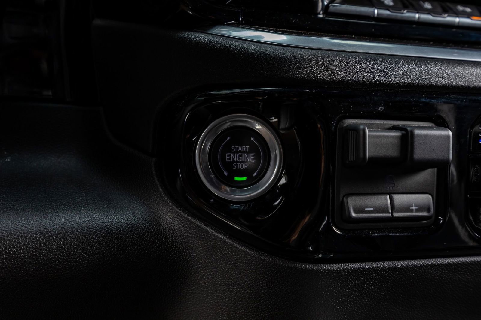 Used 2024 Chevrolet Silverado 2500 LTZ w/ LTZ Premium Package image 21