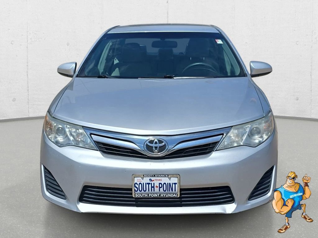 Used 2012 Toyota Camry LE image 2