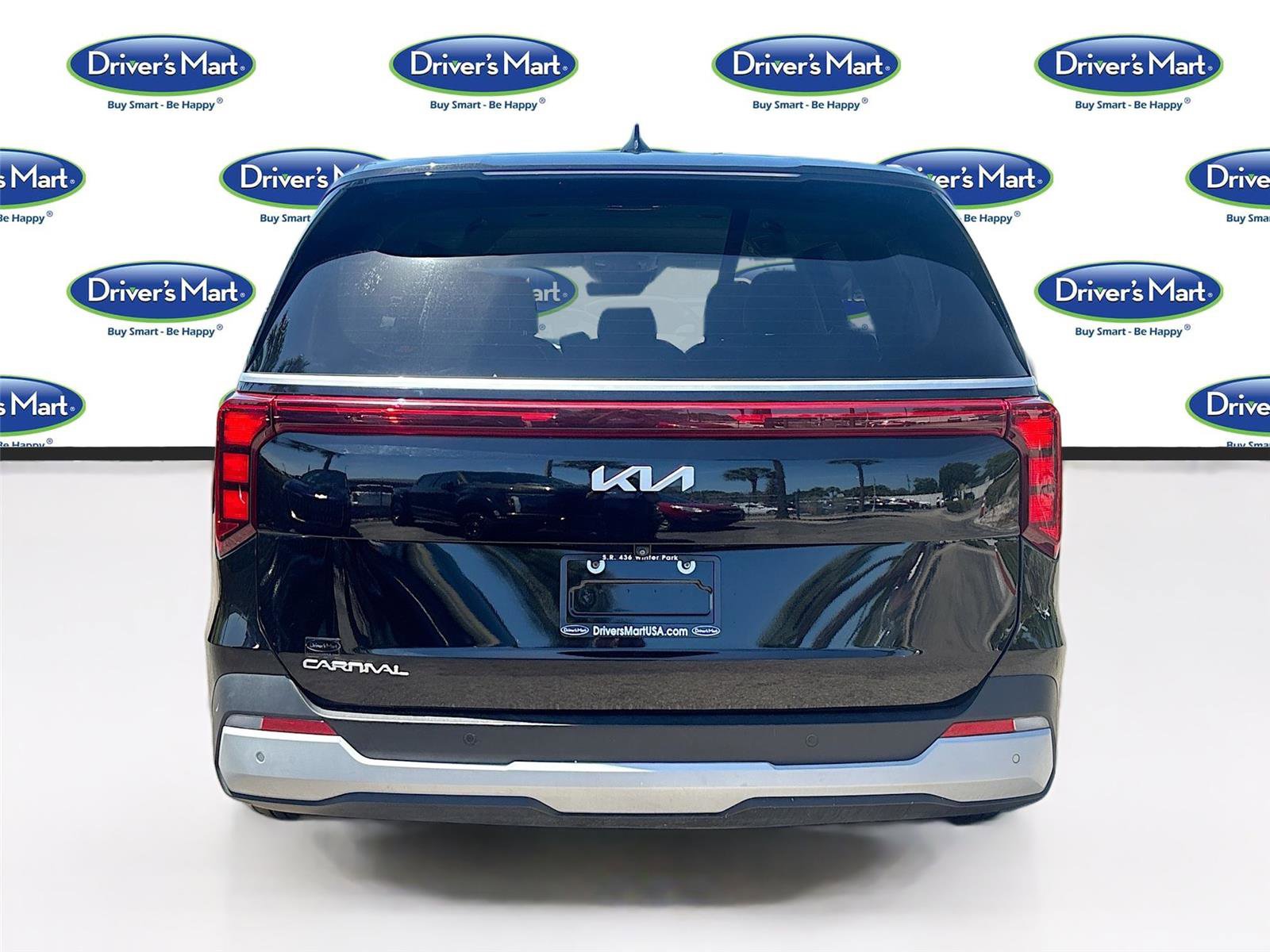 Used 2025 Kia Carnival FWD image 6