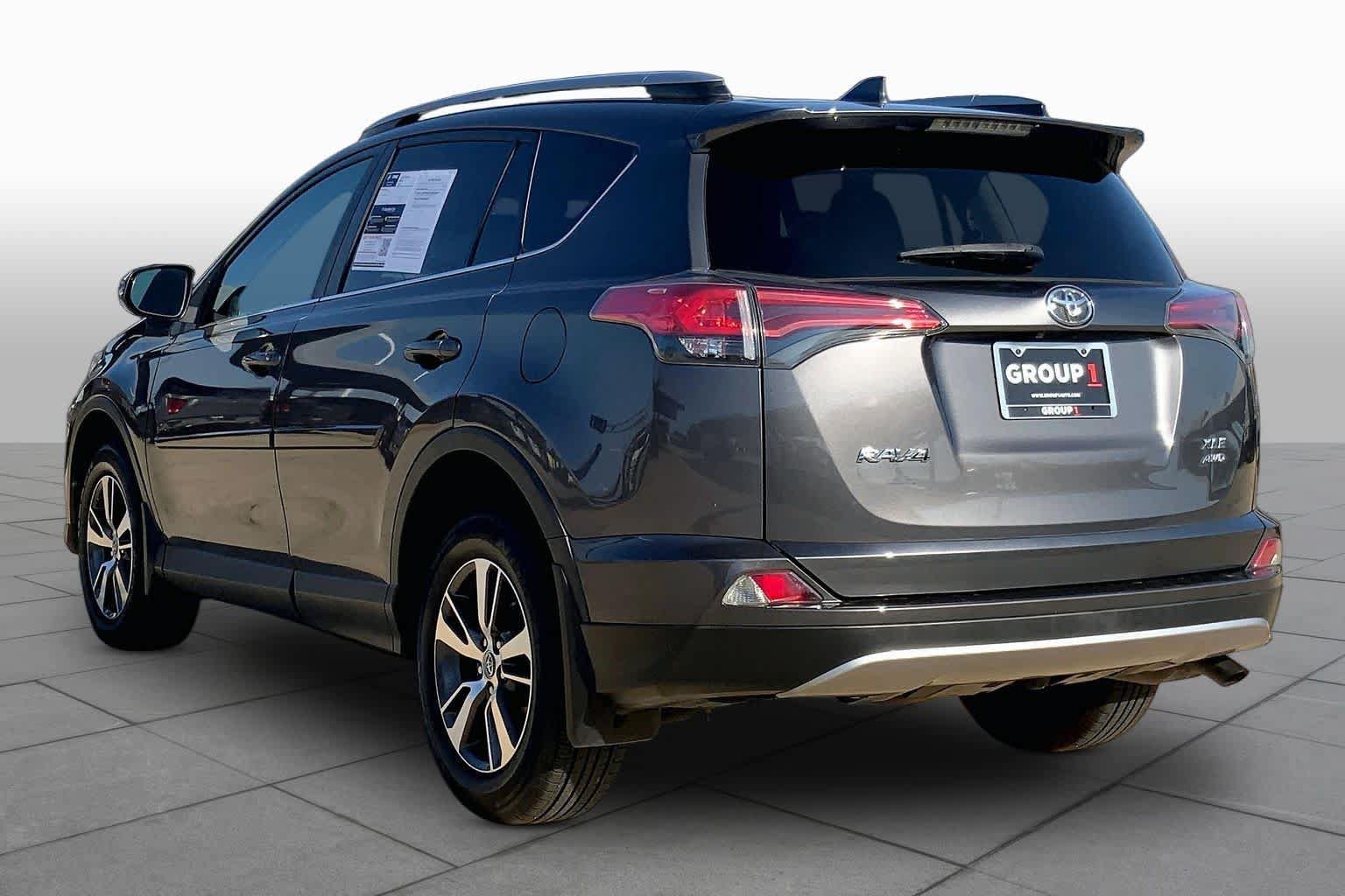 Used 2018 Toyota RAV4 XLE w/ Plus Extra Value Package AWD/4WD image 11