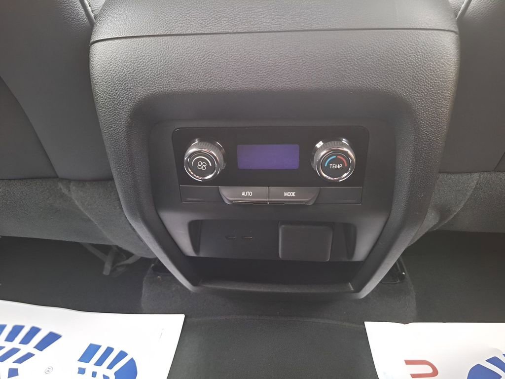 Used 2025 Chevrolet Traverse Z71 image 13