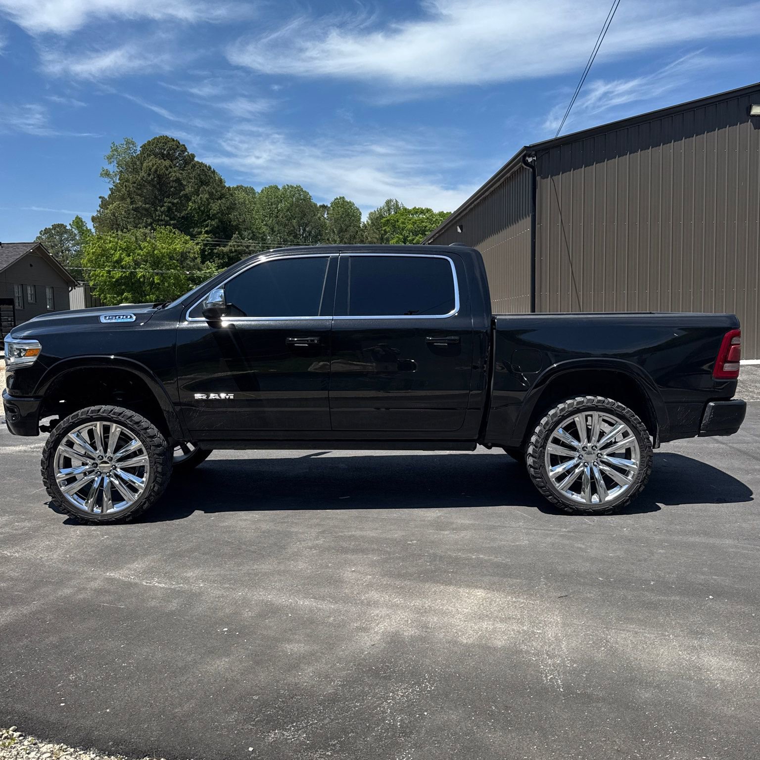 Used 2024 RAM 1500 Limited AWD/4WD image 2