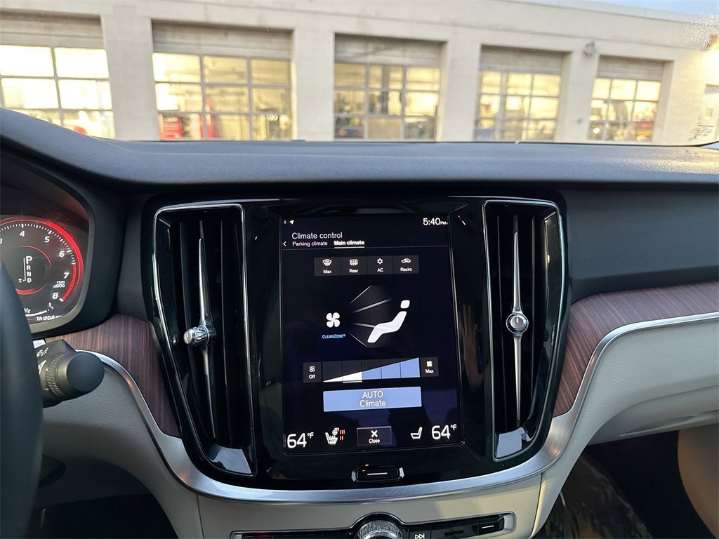 Used 2021 Volvo S60 T5 Momentum w/ Premium Package image 17