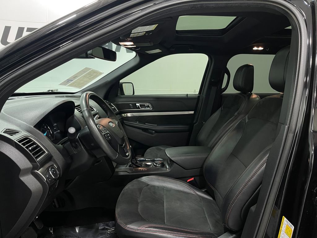 Used 2019 Ford Explorer XLT w/ Equipment Group 202A image 14
