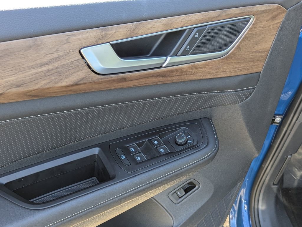 Used 2025 Volkswagen Atlas SE w/ Panoramic Sunroof Package AWD/4WD image 11