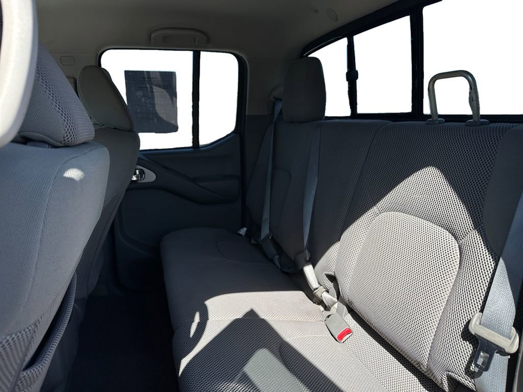 Used 2016 Nissan Frontier SV image 11